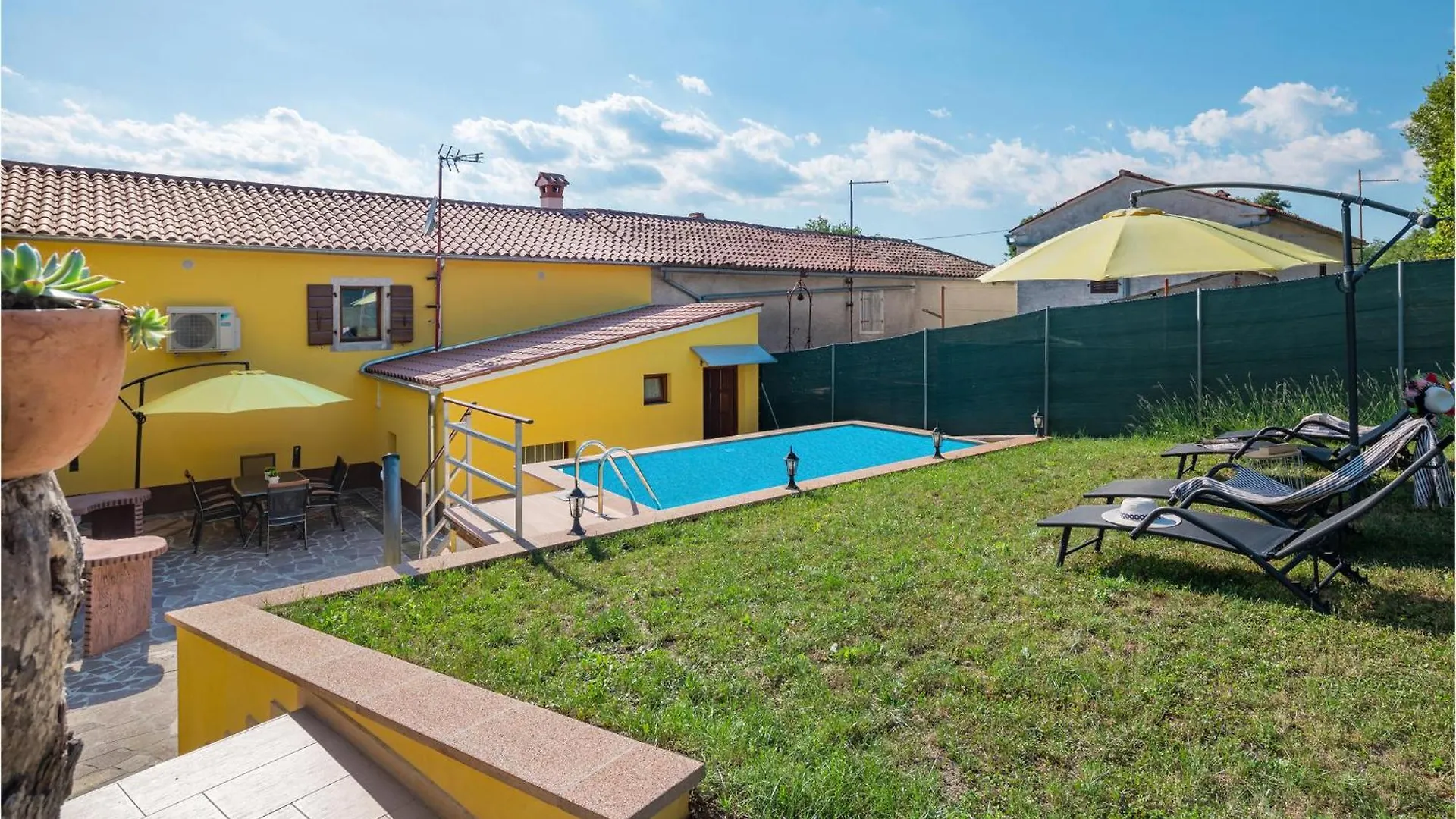 Gorgeous Home In Zminj With Kitchen