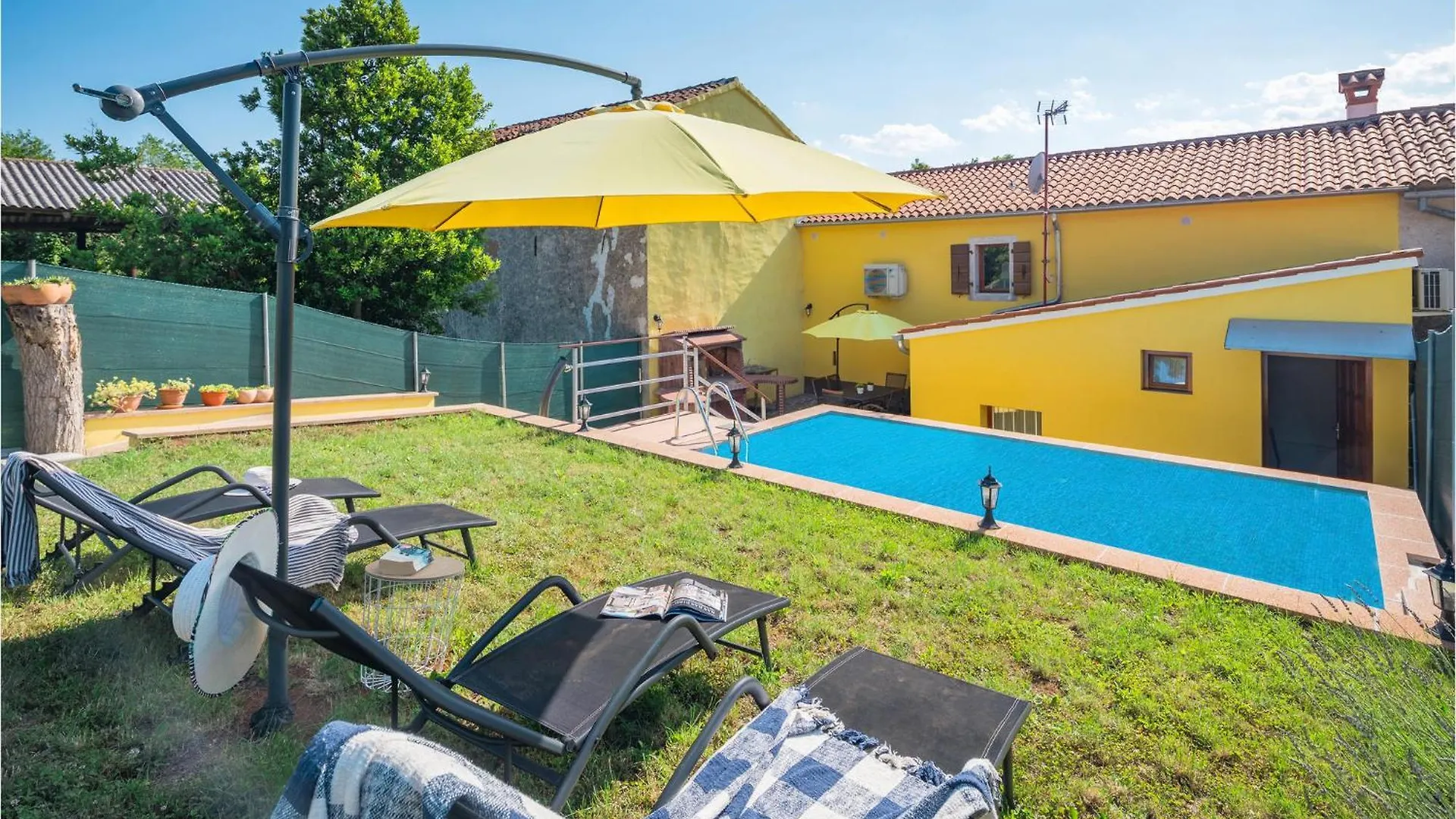 Gorgeous Home In Zminj With Kitchen location