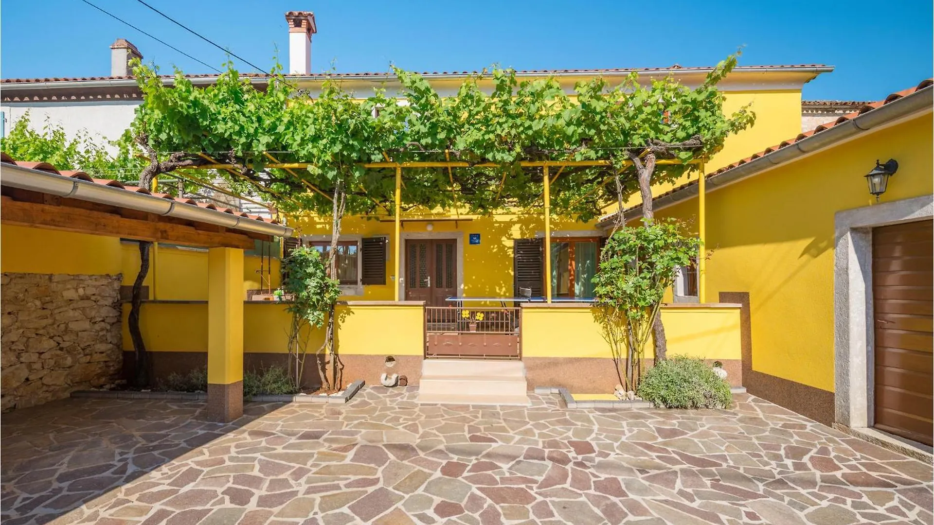 Gorgeous Home In Zminj With Kitchen